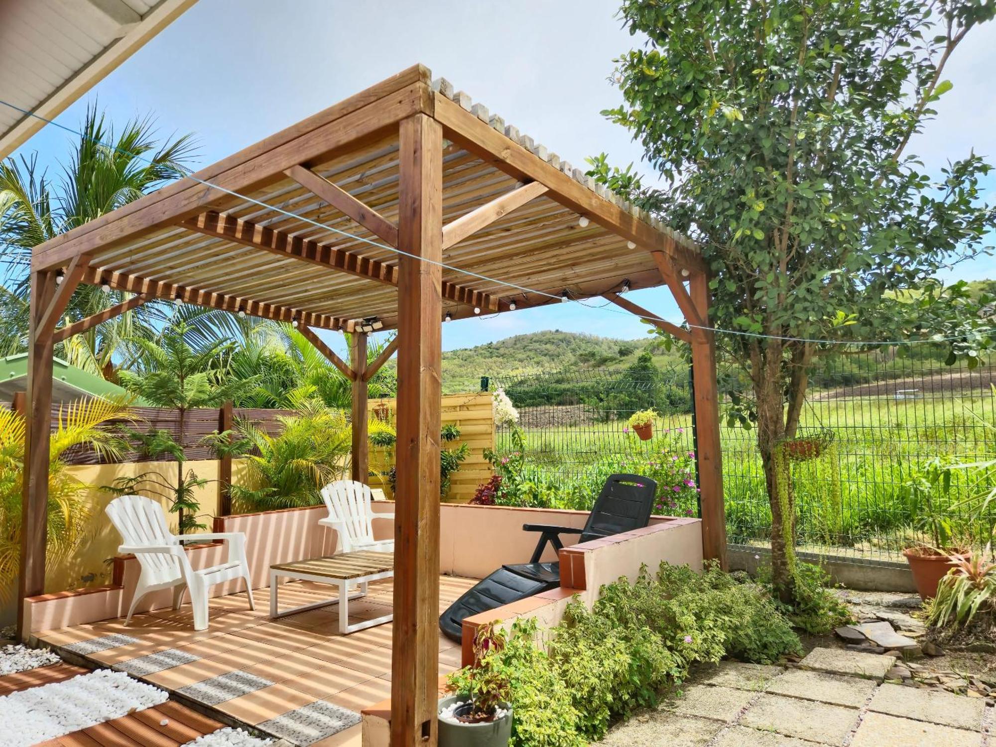 Maison Charmante A Sainte-Anne Avec Jardin Et Pergola En Bois. Екстериор снимка